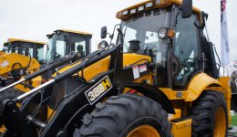 В наличии Shanmon 388. Экскаваторы-погрузчики в разной комплектации