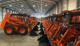 Ожидаем приход мини-погрузчиков Locust