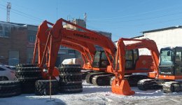 В Новосибирск пришли новые экскаваторы Лонкинг